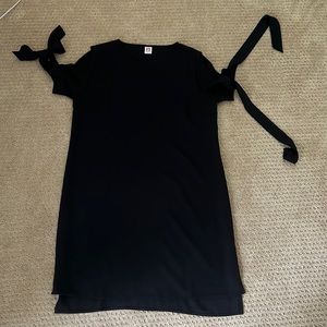 Excellent LBD. Size small. Women’s.